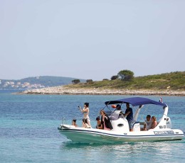 ArrivingonspeedboattoBlueLAgoonCroatia