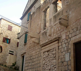 Pučišća stone buildings