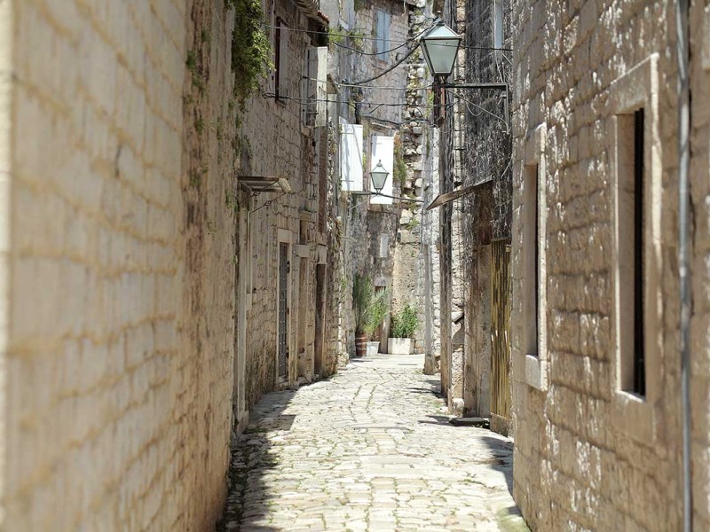 NarowStreetinOldTownTrogir