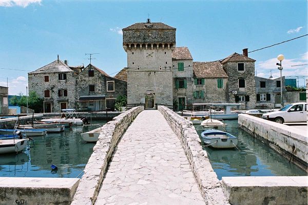 Kastel Gomilica – Kastilac Bridge – Wine Tour from Split