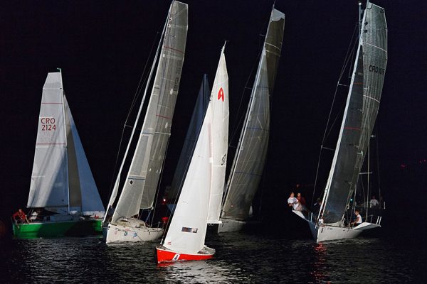 Sailing on Pequena Regata Nocturna