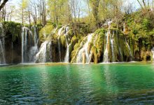 Amazing view of the lake and waterfalls in Plitvice national park