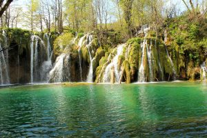 Amazing view of the lake and waterfalls in Plitvice national park