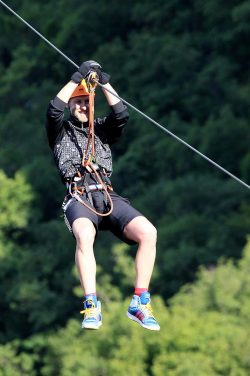 droppingdowntheziplineincetinacanyon-ziplinetoursplit