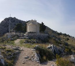 stonechurchonmountain-ladyofthesnow-hikingfromsplit