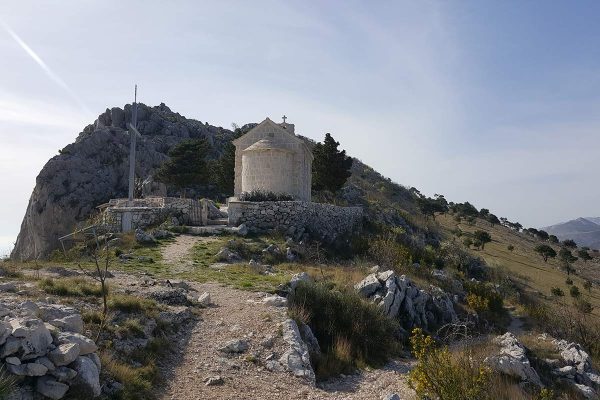 stonechurchonmountain-ladyofthesnow-hikingfromsplit