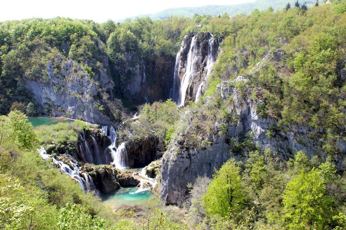 PlitviceLakesNP-sightofthelargestwaterfall
