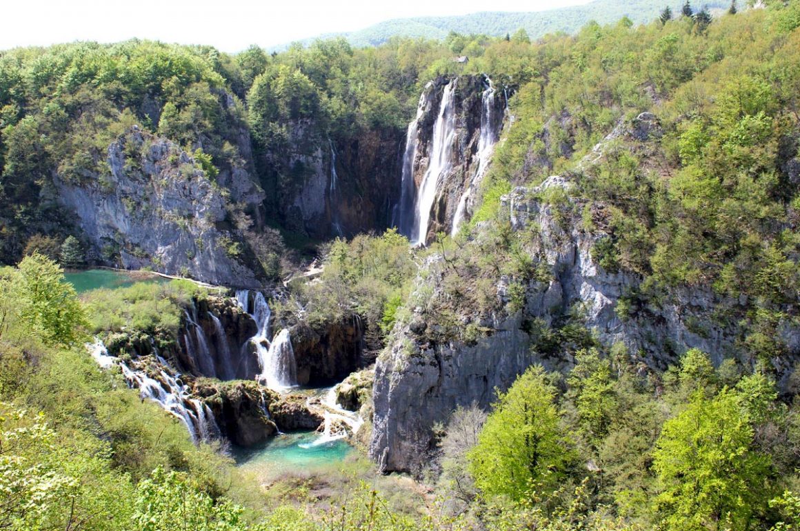 PlitviceLakesNP-sightofthelargestwaterfall