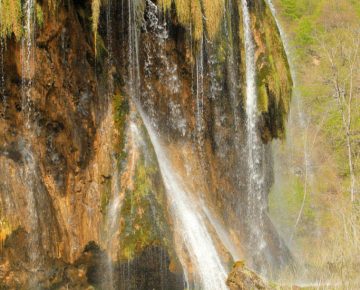 water sprinkles down the falls