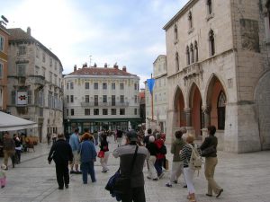 Photo by Indiawest, People's square Split