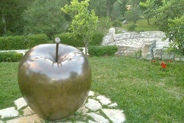 BiblicalGarden-Apple-WineTastingTour-toursfromsplit