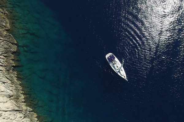 aerialview-sailingboat-sailingtourfromsplit