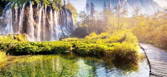 high-waterfalls-trial-and-mountains-of-plitvice