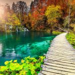 park-trail-over-plitvice-lakes