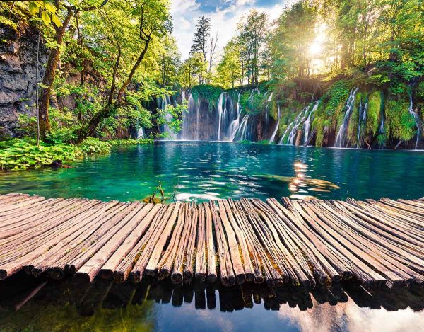 wooden-bridge,-waterfall-and-plitvice-lakes—1200×932