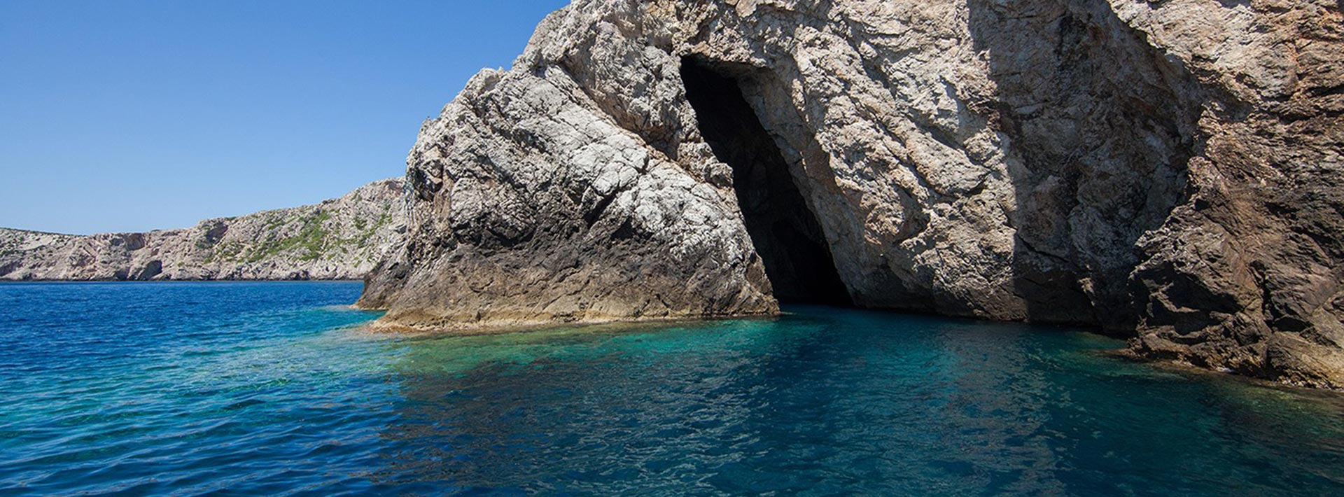 Monk Seal Cave, island Bisevo (Medvidina Spilja)