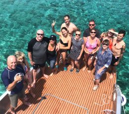 group-photo-speedboat-tour